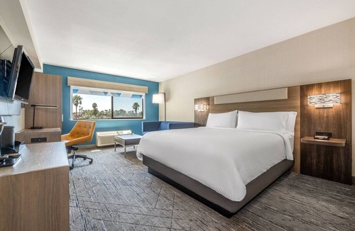National City Hotel | Holiday Inn Express San Diego South - National City by IHG