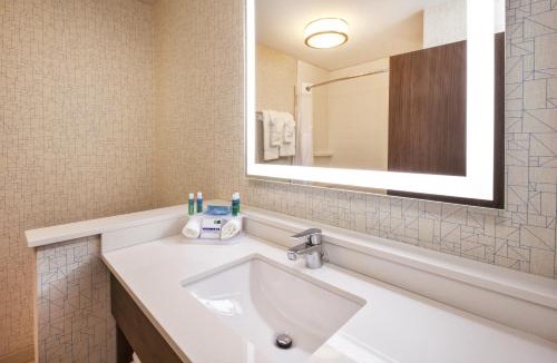 New Castle Hotel | Holiday Inn Express & Suites New Castle by IHG