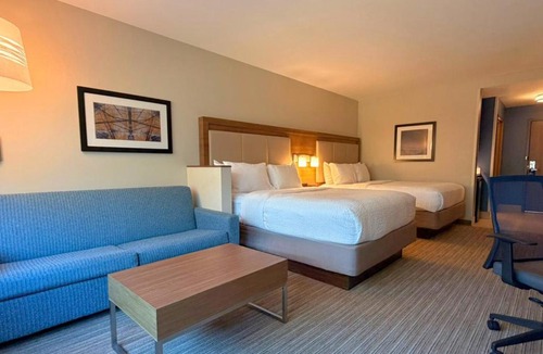 Ballantyne Hotel | Holiday Inn Express & Suites Charlotte - Ballantyne by IHG