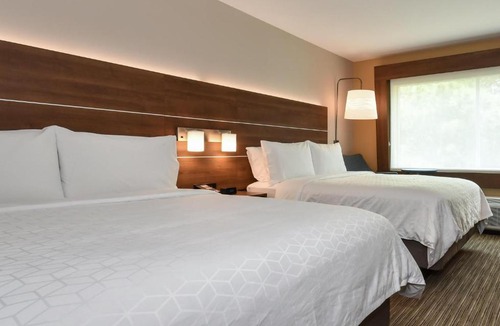 Ballantyne Hotel | Holiday Inn Express & Suites Charlotte - Ballantyne by IHG