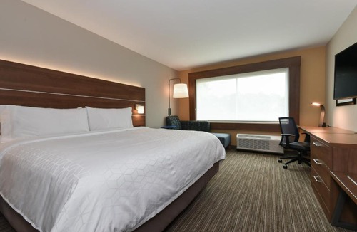 Ballantyne Hotel | Holiday Inn Express & Suites Charlotte - Ballantyne by IHG