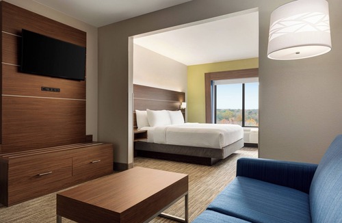 Lexington Hotel | Holiday Inn Express & Suites Lexington NW-The Vineyard by IHG
