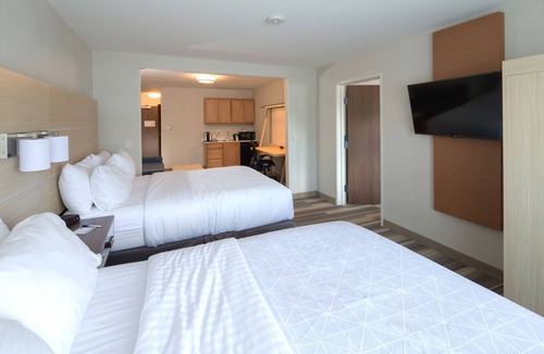 Rochester Hills Hotel | Holiday Inn Express & Suites Rochester Hill - Detroit Area by IHG