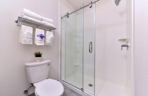 Mission Valley West Hotel | Holiday Inn Express & Suites San Diego - Mission Valley by IHG