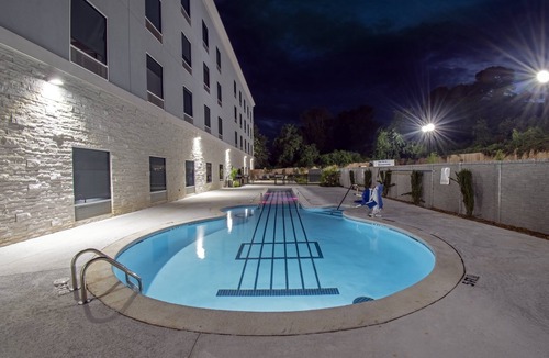 Whitehaven Hotel | Holiday Inn Express & Suites Memphis Arpt Elvis Presley Blv by IHG