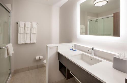Troy Hotel | Holiday Inn Express & Suites Troy by IHG