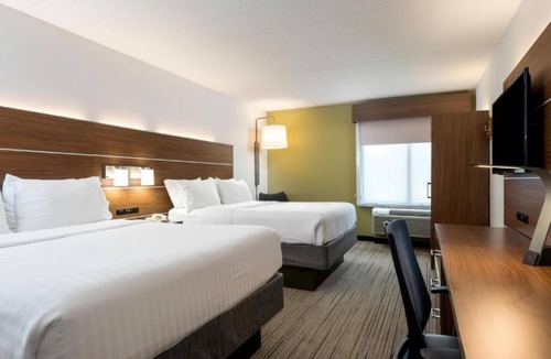 North Belmont Hotel | Holiday Inn Express & Suites Charlotte Arpt-Belmont by IHG