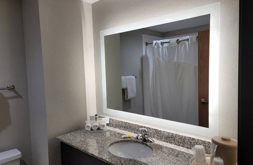 Wilson Hotel | Holiday Inn Express & Suites Wilson-Downtown by IHG