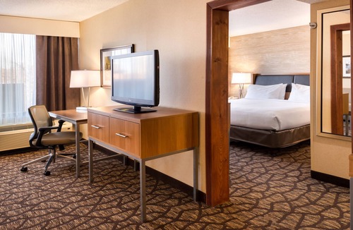 Warren Hotel | Holiday Inn Hotel & Suites Warren by IHG