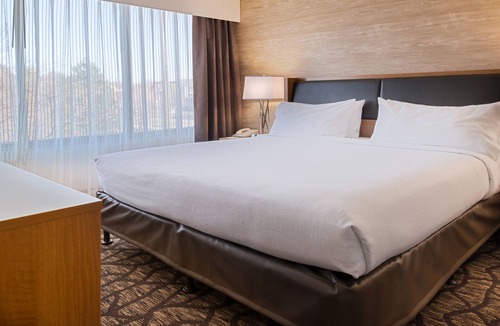 Warren Hotel | Holiday Inn Hotel & Suites Warren by IHG