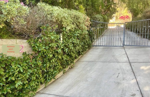 Hollywood Hills Apartment | Hollywood Hills - Cozy Bed & Bath - walk to Runyon Canyon Park