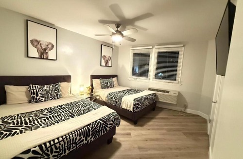 Hollywood Apartment | Hollywood Oasis with Resort Style Pool, Free Parking, Steps to Walk of Fame