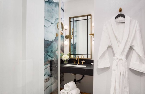 Hollywood Hotel | Hollywood Retreat with Pool & Pet-Friendly Near Iconic Sights