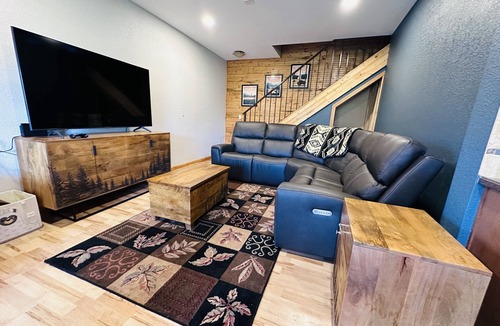 Wolf Creek Cabin | Holter Lake Cabin Getaway