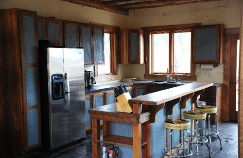 Jardine Cabin | Home Away from Home 5 miles to the north entrance of Yellowstone