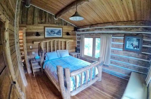 Jardine Cabin | Home Away from Home 5 miles to the north entrance of Yellowstone