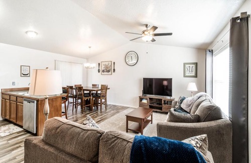 Twin Falls House | Home Away From Home