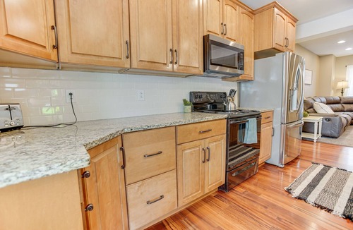 Paradise House | Home in Paradise w/HOT TUB, Jacuzzi + Fire Pit!