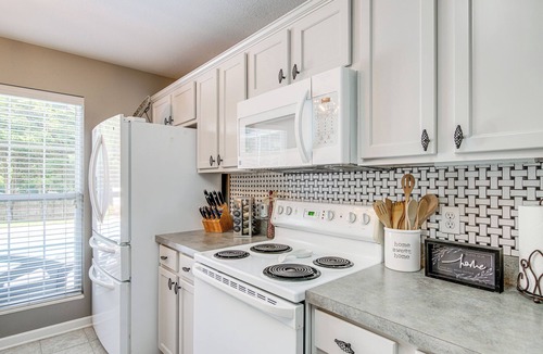 Ashley Oaks House | Home Sweet Home' w/Private Pool + Patio!