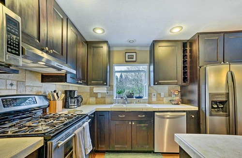 Picnic Point-North Lynnwood House | Home w/Hot Tub: 7 Mi to Edmonds Waterfront!