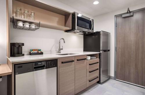 Pike Hotel | Home2 Suites by Hilton Indianapolis North at Intech Park