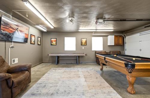 Greenwood House | Hometown Hideaway - 4br25ba, Pool, Game Room