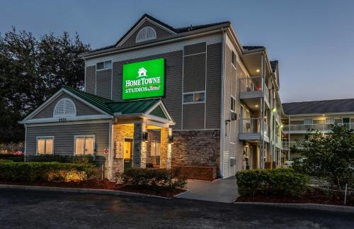 Orlando Hotel | HomeTowne Studios by Red Roof Orlando South