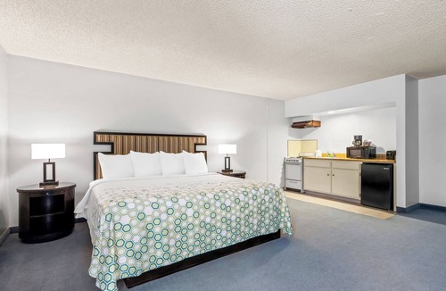 Ridgecrest Hotel | HomeTowne Studios by Red Roof Ridgecrest