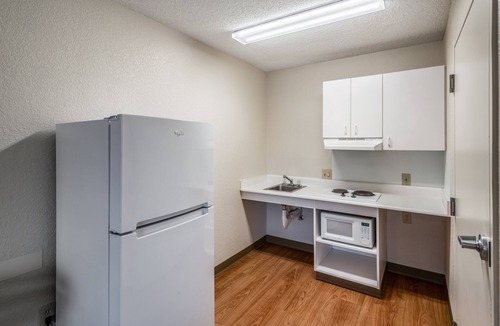 Spokane Valley Hotel | HomeTowne Studios by Red Roof Spokane - Valley