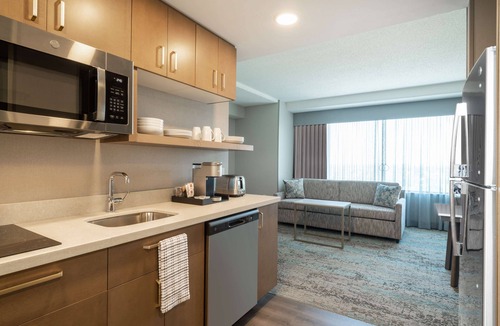 Downtown Toledo Hotel | Homewood Suites by Hilton Toledo Downtown
