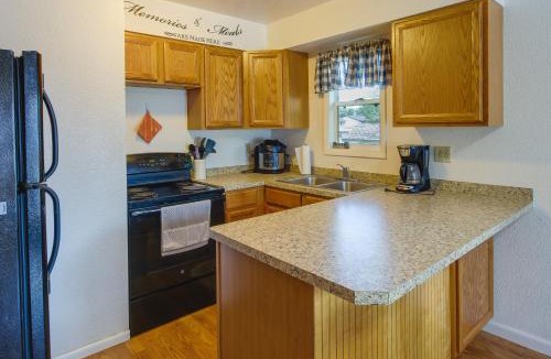 Central - Terry Apartment | Homey Billings Apartment with Deck and Grill!