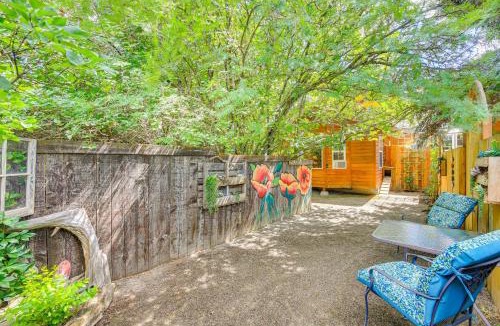 Libby Apartment | Homey Pet-Friendly Libby Cottage with Yard by Creek!