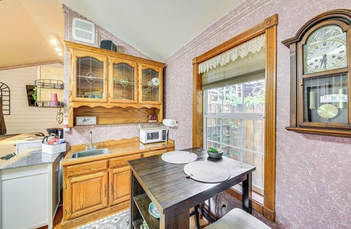 Libby Apartment | Homey Pet-friendly Libby Cottage w/Yard by Creek!