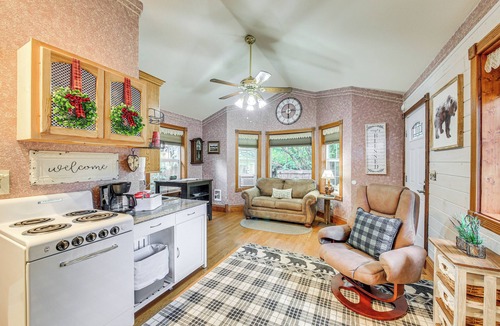Libby Apartment | Homey Pet-Friendly Libby Cottage w/Yard by Creek!