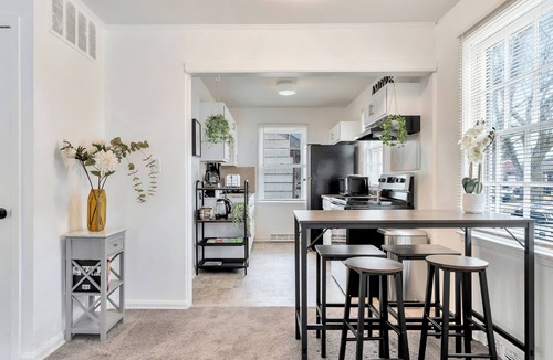 Oak Park House | Homy place w/Work Space