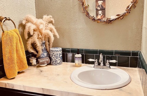 San Marcos Bed & Breakfast | Honey Comb Guest Suite (shared house)