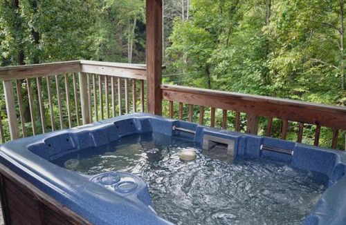 Gatlinburg - Pigeon Forge House | Honeymoon Hideaway