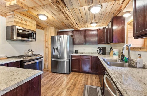 Athol Cabin | Honeysuckle Chalet Athol, Idaho