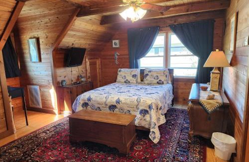 Columbia House | Hooks Hideaway-Cabin on the Albemarle Sound