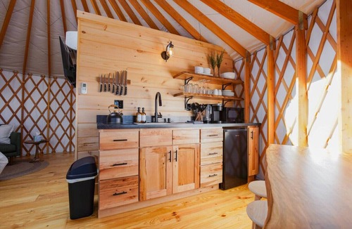 Knox Dale RV Rental | Horizon Hideout | Hot Tub, Mountain Views, Nature Escape