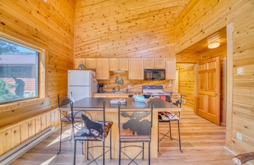 Emigrant House | Horse Ranch on the Yellowstone River. Close to Gardiner and Yellowstone Park.