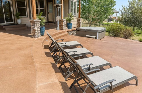 Billings House | Hot Tub + 1,600 sq ft Golf-Course Patio Game Room & Luxury Living