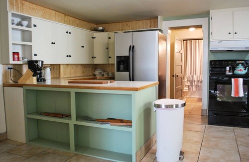 Manila House | Hot Tub + 5 Min to Lake + Playground + Boat/RV PKG + RV Plug