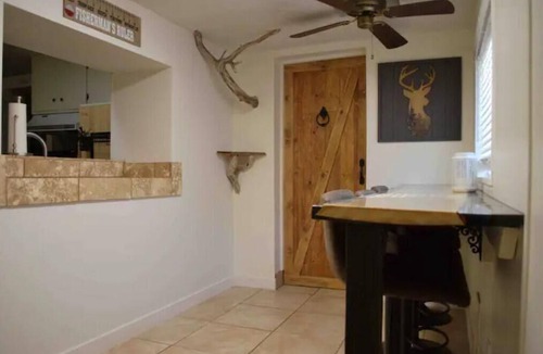 Manila House | Hot Tub + 5 Min to Lake + Playground + Boat/RV PKG + RV Plug