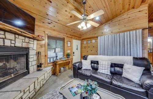 Broken Bow House | Hot Tub and Deck Broken Bow Azalea House