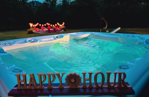 Paw Paw Lake House | HOT TUB and SAUNA at 'CHIC HIDEAWAY' Paw Paw Lake Golf club across the street
