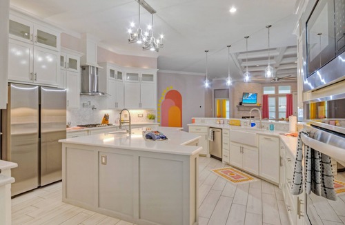 South Side House | Hot Tub + Billiards + Mini Putt + Firepit | 15 Min to Bayfront | Graford