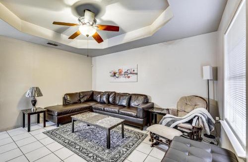 Brownsville House | Hot Tub! Dog-Friendly Gem 6 Mi to Dtwn Brownsville