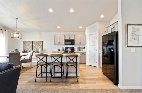 Meridian House | Hot Tub, Fire Pit, Game Room! Steps to Park, 4 TVs, TopGolf Discount