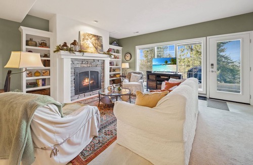 Hayden View Estates Cottage | Hot Tub Hideaway - Views of Hayden Lake!